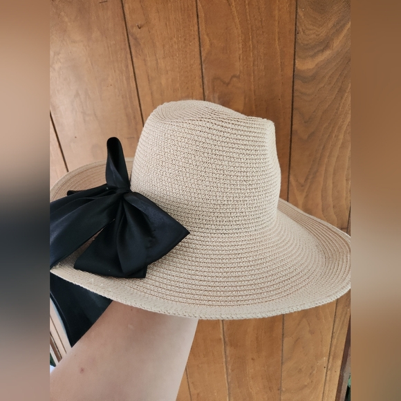 New Straw Sun hat with Bow - Picture 2 of 4
